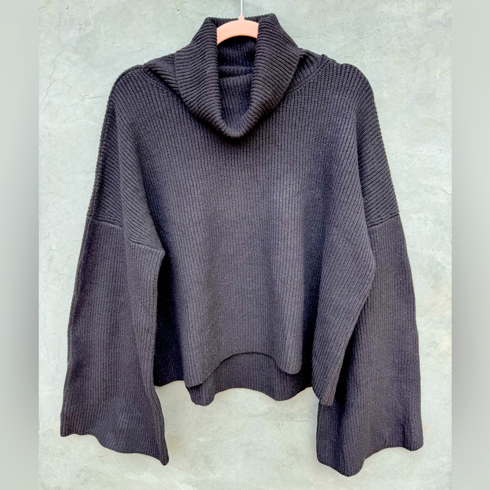 NWT Lulus black turtle neck knit sweater size Small